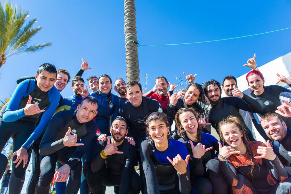 Dinámicas en la Playa: Diversión y Conexión