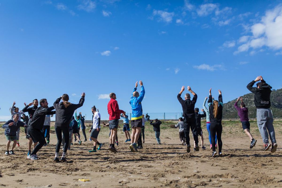 Dinámicas en la Playa: Diversión y Conexión